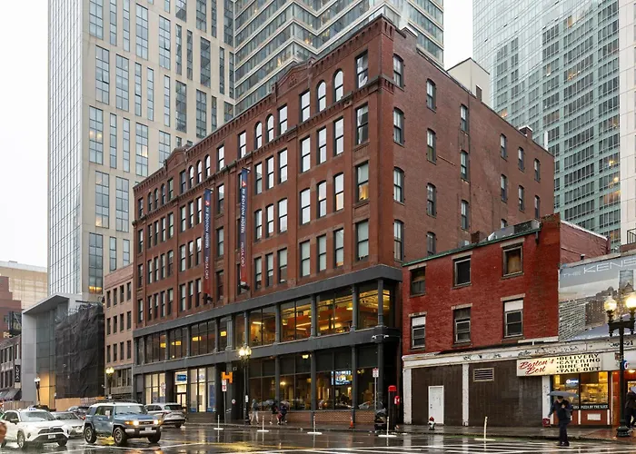 Hotel near College: Hi Boston Hostel