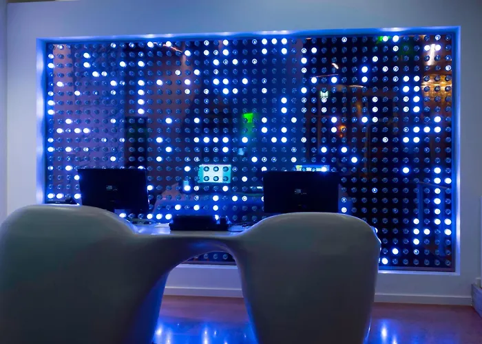 The Envoy Hotel, Autograph Collection